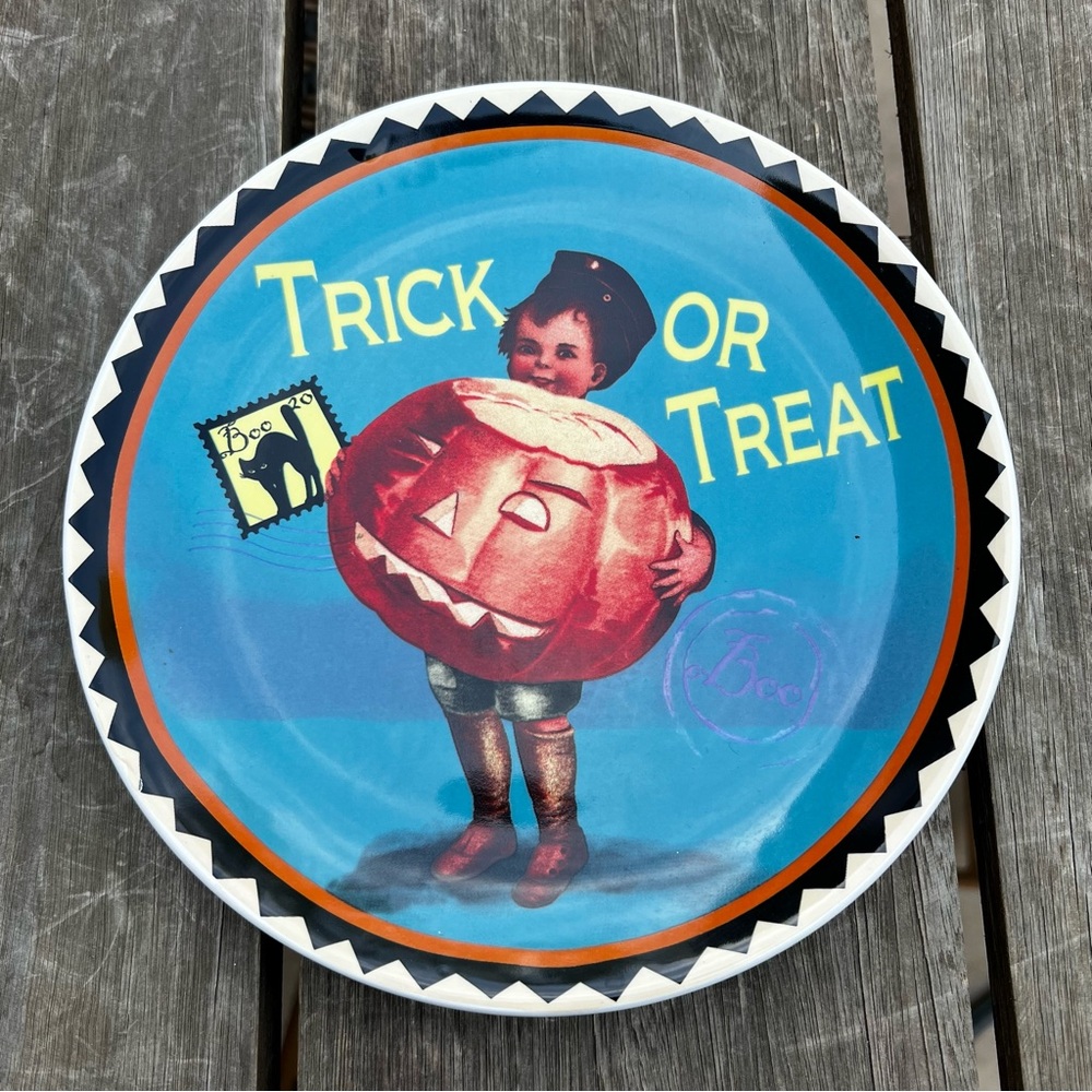 Retro Vintage Halloween Decorative Plate with Jack o lantern Trick or Treat 8"
